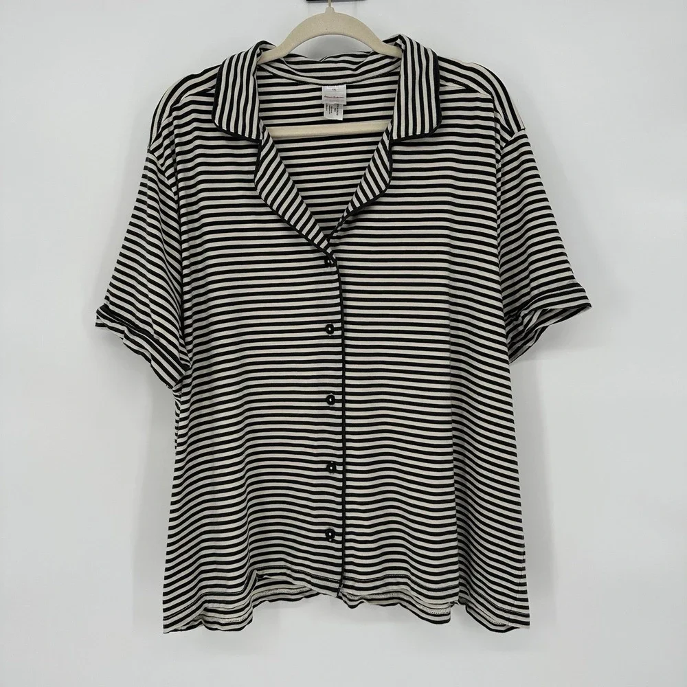 Hanna Andersson Women's Black and Cream Striped Short Sleeve Pajama Shirt In XXL